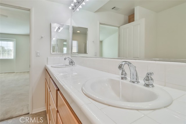 Detail Gallery Image 29 of 47 For 15037 Roxford St #10,  Sylmar,  CA 91342 - 3 Beds | 3 Baths