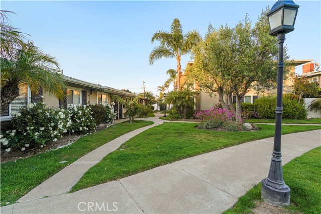 1741 Tustin Avenue, Costa Mesa CA: https://media.crmls.org/medias/4eed9b6d-647a-4fb5-a546-4d0c9b380b5f.jpg