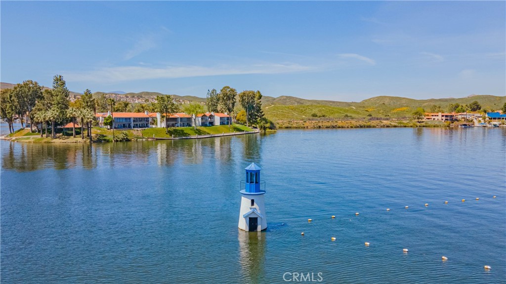 https://media.crmls.org/medias/4eedb0a6-c602-43c0-aa71-fb046f951656.jpg?preset=X-Large