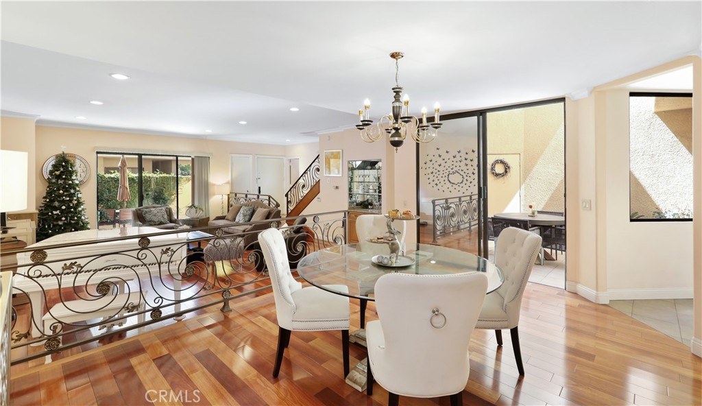 https://media.crmls.org/medias/4eede6bf-ab47-4f26-98af-f411c4f8bbb4.jpg?preset=X-Large