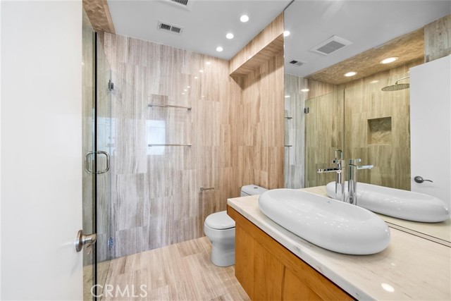 guest bath and shower
