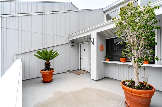 Detail Gallery Image 3 of 28 For 12 Barlovento Ct, Newport Beach,  CA 92663 - 2 Beds | 2 Baths