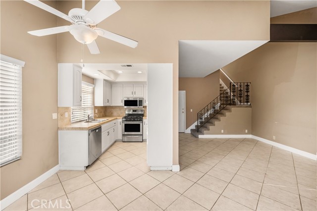 Detail Gallery Image 11 of 41 For 1062 Walnut St #C,  Tustin,  CA 92780 - 2 Beds | 2/1 Baths