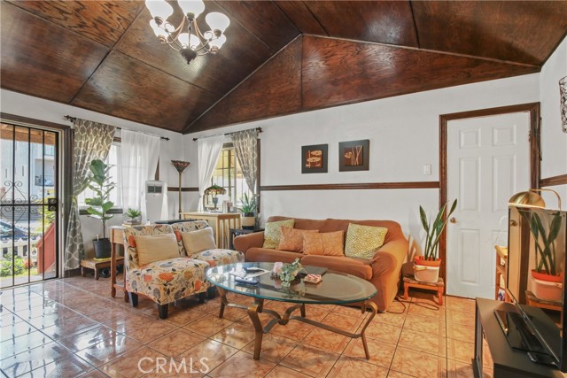 1419 S Redondo Boulevard, Los Angeles CA: https://media.crmls.org/medias/4eef180e-643b-44a8-9259-7aa6e94d28df.jpg