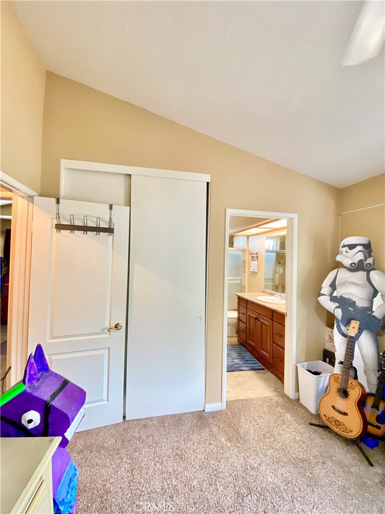 https://media.crmls.org/medias/4eef4122-f038-4af6-a3e0-4a39cddd9c1a.jpg?preset=X-Large