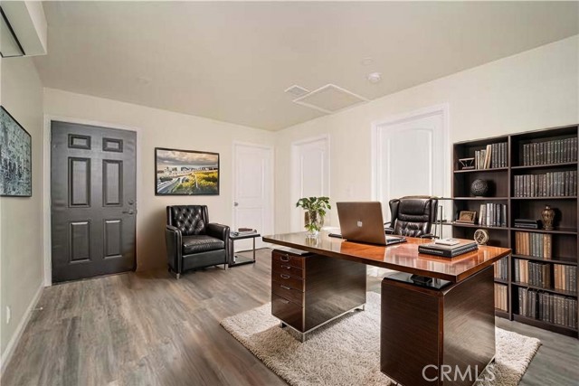 Detail Gallery Image 4 of 9 For 440 W 68th St, Los Angeles,  CA 90003 - 5 Beds | 3 Baths