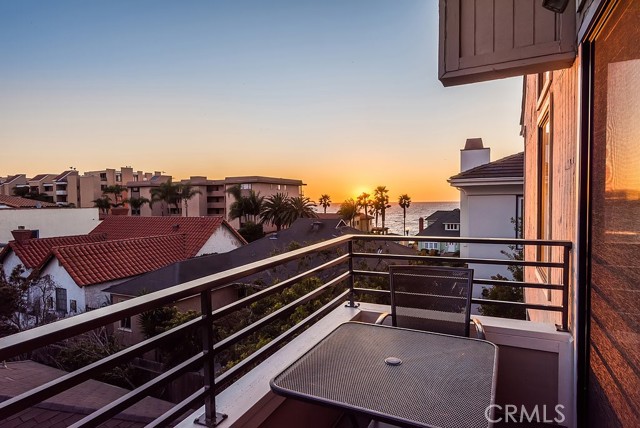 700 Esplanade, Redondo Beach, California 90277, 2 Bedrooms Bedrooms, ,2 BathroomsBathrooms,Residential,Sold,Esplanade,SB21226099