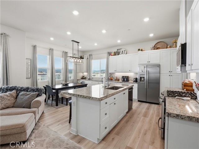 Detail Gallery Image 11 of 43 For 27013 Hummingbird Ln, Valencia,  CA 91381 - 3 Beds | 3 Baths