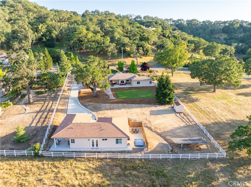 https://media.crmls.org/medias/4ef24b3e-5fac-4653-956f-551a98113fc6.jpg?preset=X-Large