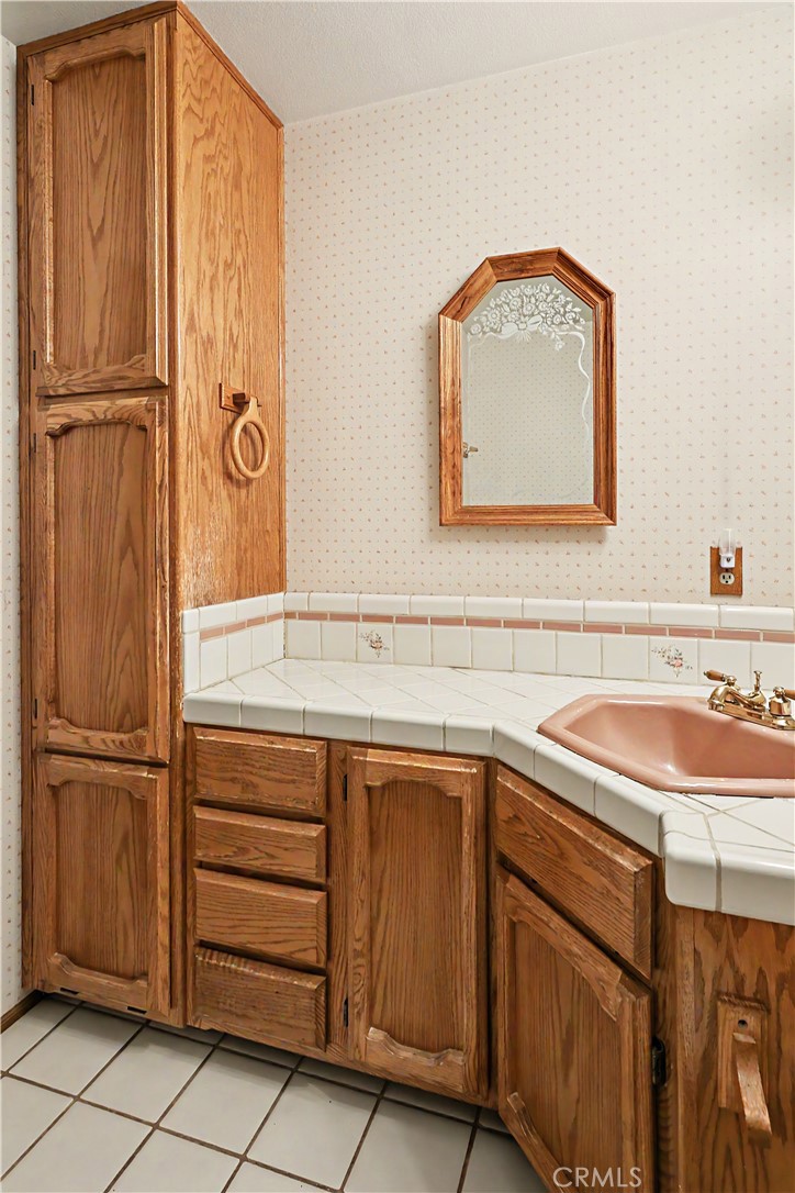 https://media.crmls.org/medias/4ef315d7-71a4-43f9-bebe-cc95eefe147b.jpg?preset=X-Large