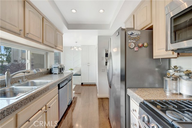 Detail Gallery Image 15 of 53 For 18795 Club Ln, Huntington Beach,  CA 92648 - 3 Beds | 2/1 Baths