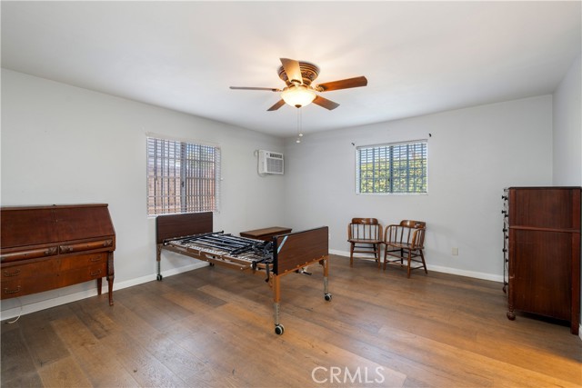 11905 Freeman, Hawthorne CA: https://media.crmls.org/medias/4ef4b8c8-937b-411b-b2d8-6cd89dd056ed.jpg
