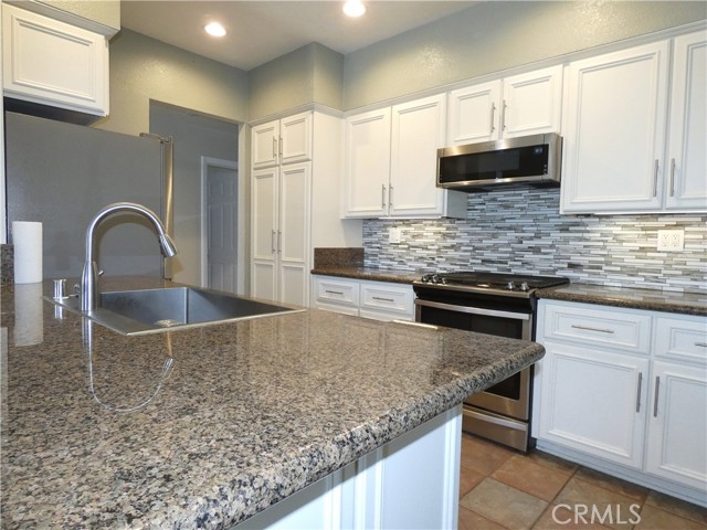 Detail Gallery Image 11 of 38 For 15202 Copper Canyon Cir, Victorville,  CA 92394 - 4 Beds | 2 Baths