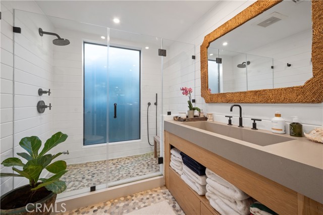 Detail Gallery Image 12 of 29 For 5526 Fulton Ave, Sherman Oaks,  CA 91401 - 4 Beds | 3 Baths