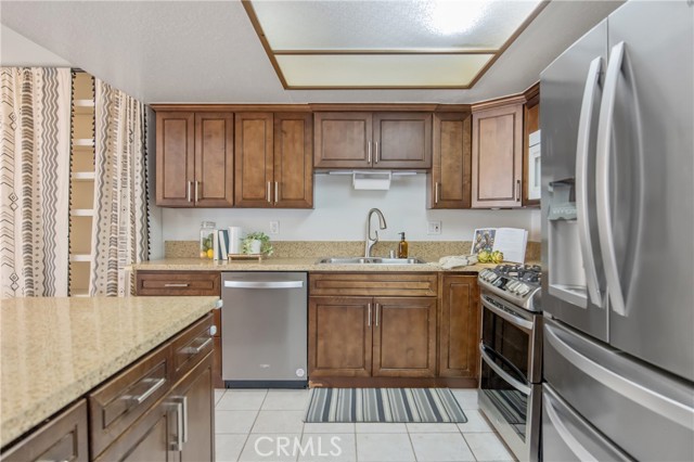 Detail Gallery Image 17 of 41 For 22810 Rio Chico Dr, Valencia,  CA 91354 - 4 Beds | 3 Baths