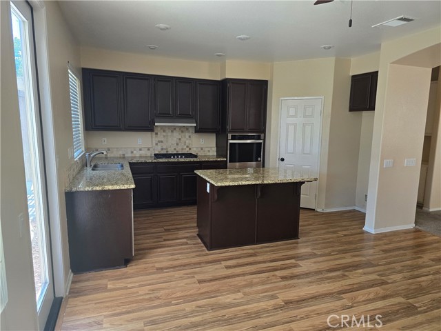 Detail Gallery Image 6 of 23 For 41342 Pine Tree Cir, Temecula,  CA 92591 - 3 Beds | 2 Baths