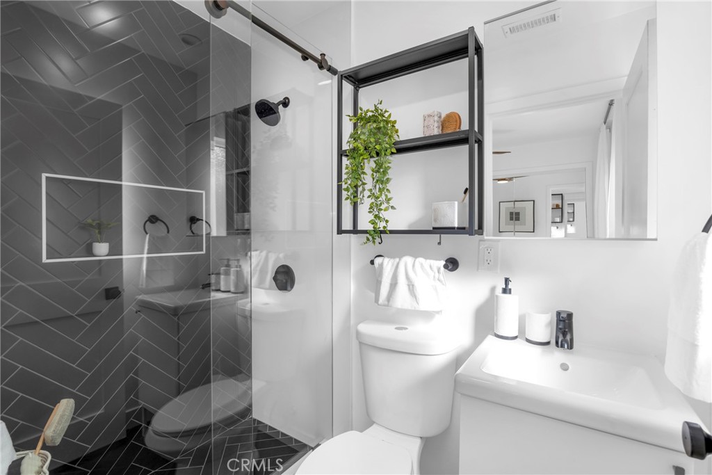 https://media.crmls.org/medias/4ef76cdc-5422-4792-8e94-8c2187eacc04.jpg?preset=X-Large
