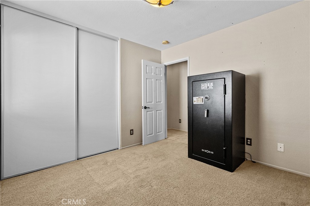 https://media.crmls.org/medias/4ef899e3-caec-47f3-ad07-27633be7f068.jpg?preset=X-Large