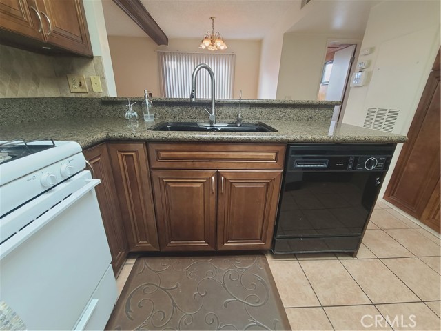 Detail Gallery Image 7 of 72 For 2243 S Greenwood Pl #C,  Ontario,  CA 91761 - 2 Beds | 2/1 Baths