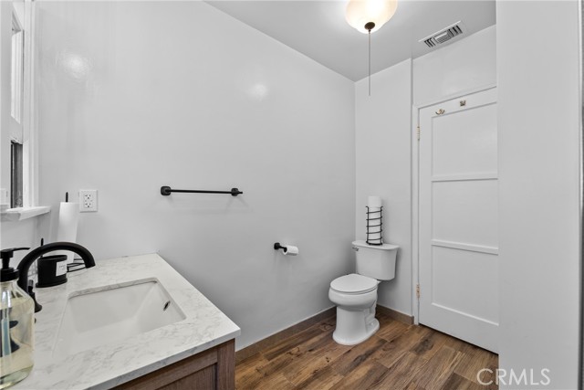 1046 E Grinnell Drive, Burbank CA: https://media.crmls.org/medias/4ef8ee30-d937-4e66-b3c7-92eed09fec8a.jpg