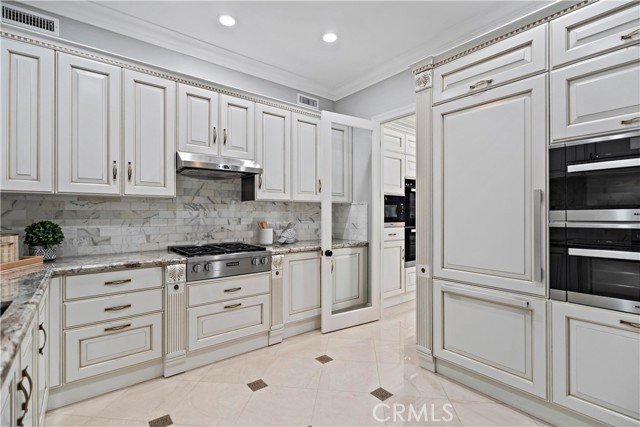 2535 Bronzewood Drive, Tustin CA: https://media.crmls.org/medias/4ef95a7a-be20-47e5-9330-d9cccd90d935.jpg