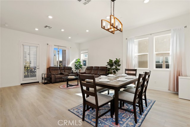 257 Sash, Irvine CA: https://media.crmls.org/medias/4ef98a54-e093-44c2-8045-f71810b4298b.jpg