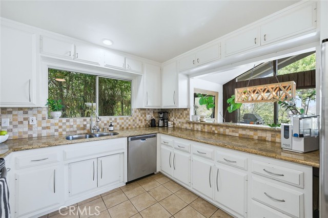 Detail Gallery Image 9 of 31 For 4805 E Colorado, Long Beach,  CA 90814 - 3 Beds | 3 Baths