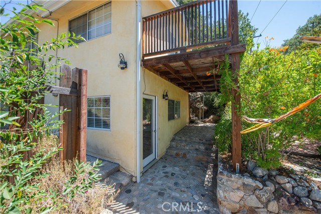 23329 Raymond Street, Chatsworth CA: https://media.crmls.org/medias/4efbb8f2-8820-4aac-a486-db507e9ebd11.jpg