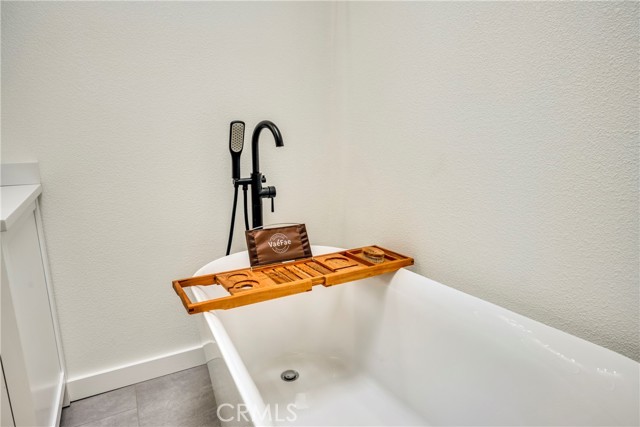 Detail Gallery Image 22 of 44 For 18654 North Shore, Hidden Valley Lake,  CA 95467 - 3 Beds | 2/1 Baths