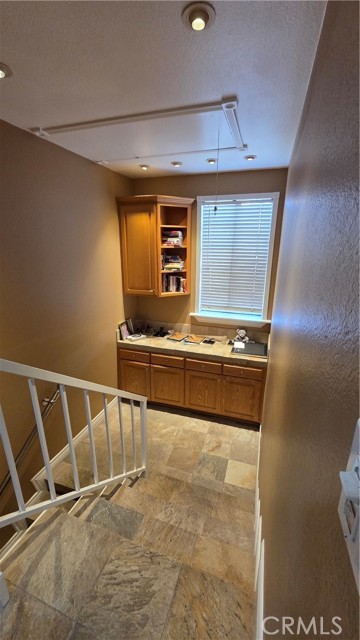 Detail Gallery Image 8 of 17 For 27657 Ironstone Dr #2,  Canyon Country,  CA 91387 - 2 Beds | 2/1 Baths