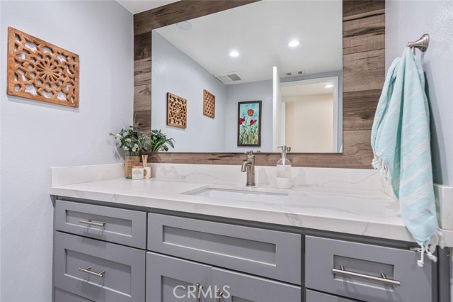 Detail Gallery Image 14 of 30 For 6321 Balcom Ave, Encino,  CA 91316 - 4 Beds | 2/1 Baths