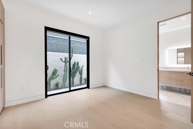 Detail Gallery Image 24 of 32 For 12131 Palms Bld, Los Angeles,  CA 90066 - 4 Beds | 3 Baths