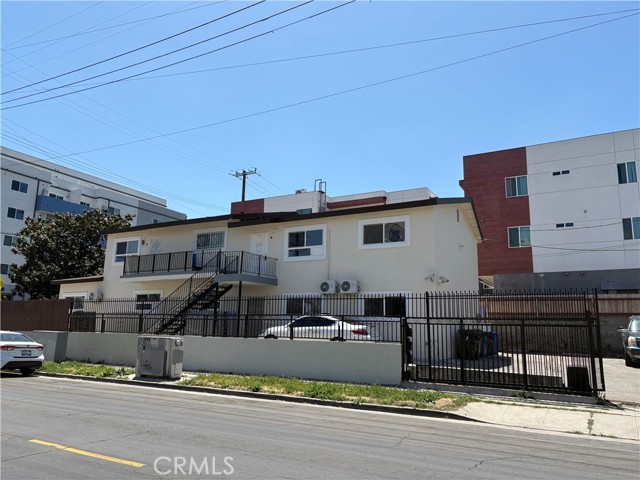 1103 S Hobart Boulevard, Los Angeles CA: https://media.crmls.org/medias/4efd6ecd-3415-43b3-b56f-f6fd5674d4ff.jpg