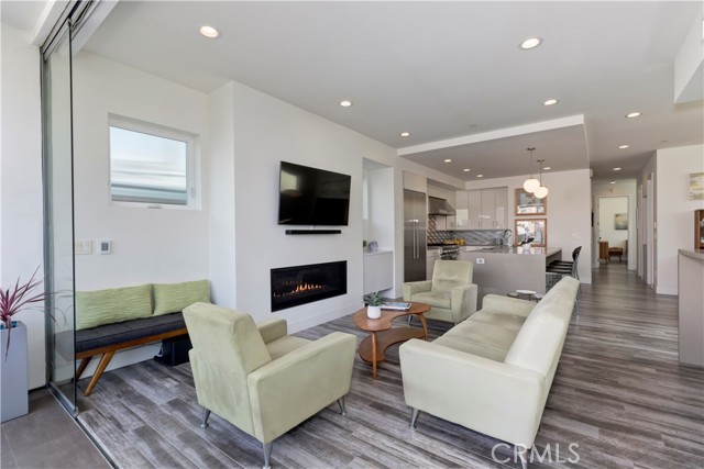 Detail Gallery Image 11 of 47 For 48 57th Pl, Long Beach,  CA 90803 - 5 Beds | 3/1 Baths