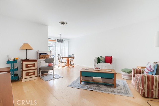 Detail Gallery Image 5 of 17 For 11138 Aqua Vista #43,  Studio City,  CA 91602 - 2 Beds | 2 Baths