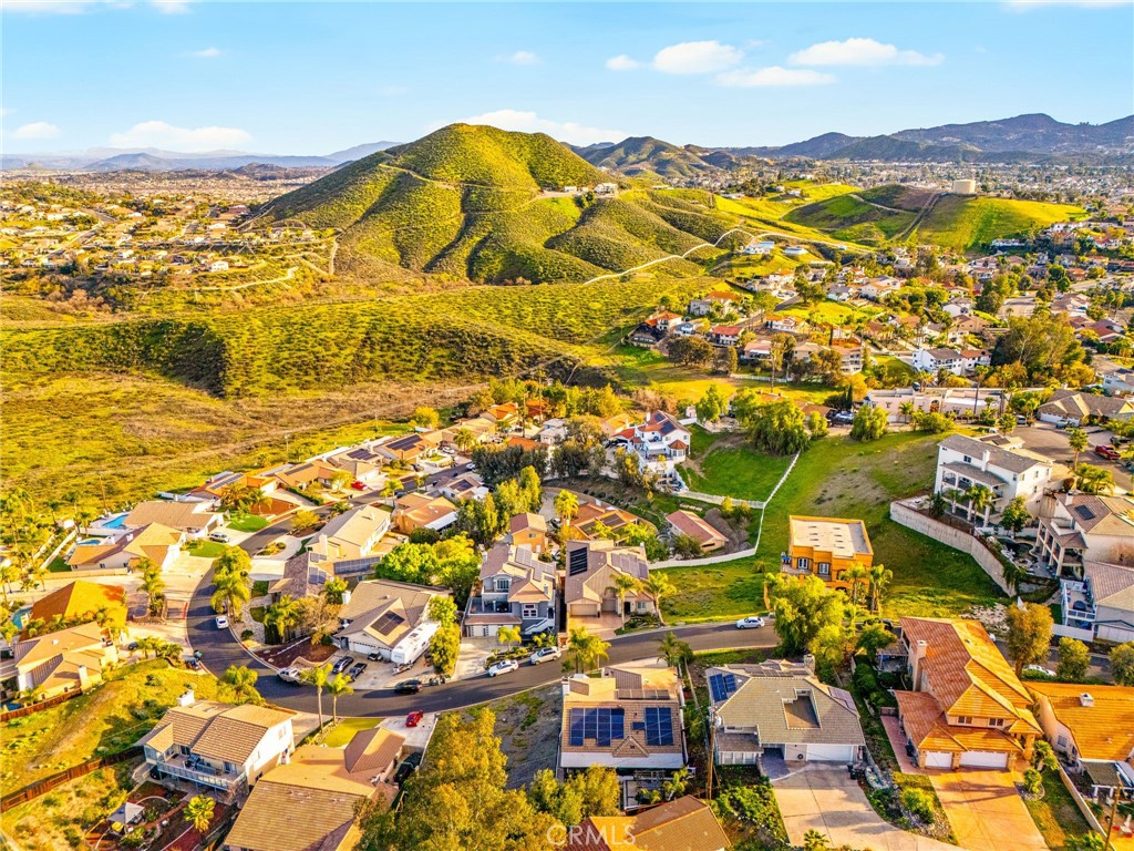 https://media.crmls.org/medias/4efe9a0e-dd41-4a87-9c0b-f9179951a6a5.jpg?preset=X-Large