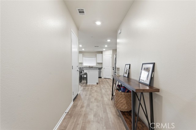 Detail Gallery Image 4 of 27 For 28858 Enclave, Winchester,  CA 92596 - 4 Beds | 2/1 Baths