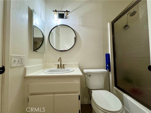 Detail Gallery Image 14 of 22 For 331 W Alton Ave #C196,  Santa Ana,  CA 92707 - 4 Beds | 2 Baths