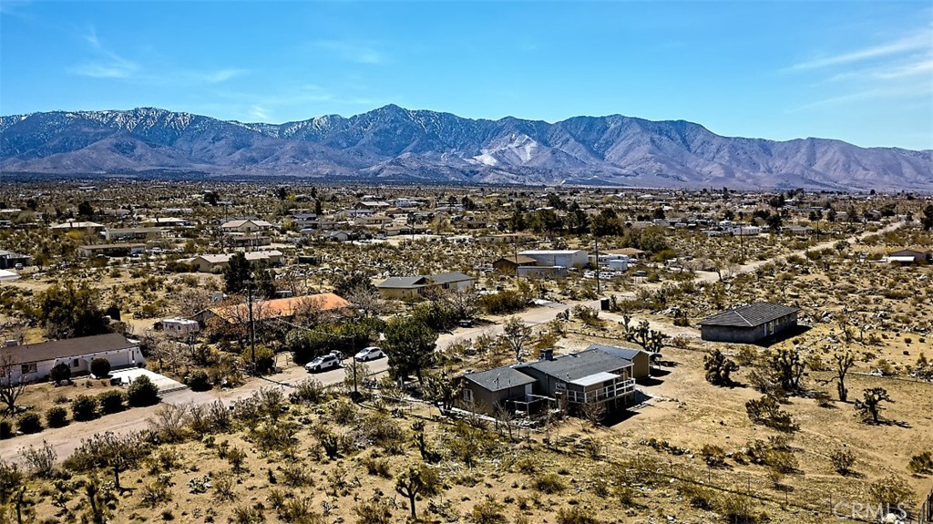 https://media.crmls.org/medias/4f009a7d-6031-40d8-b949-31047a3b77e1.jpg?preset=X-Large
