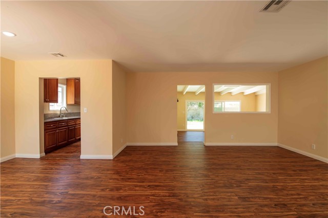 6911 Enfield Avenue, Reseda CA: https://media.crmls.org/medias/4f014a78-395c-4b77-971a-0682b374d949.jpg