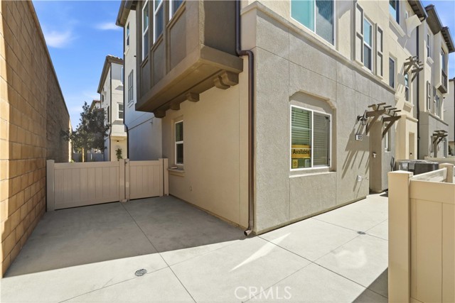 Detail Gallery Image 4 of 28 For 9323 via Azul, Pico Rivera,  CA 90660 - 3 Beds | 3 Baths