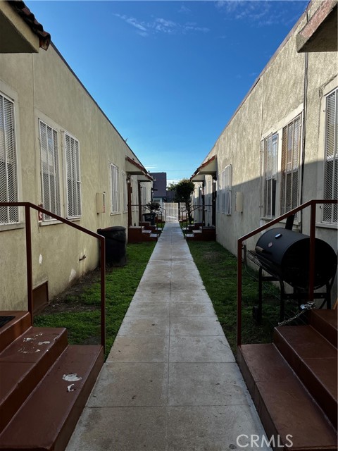 Detail Gallery Image 11 of 11 For 4518 S Normandie #1/2,  Los Angeles,  CA 90037 - 1 Beds | 1 Baths