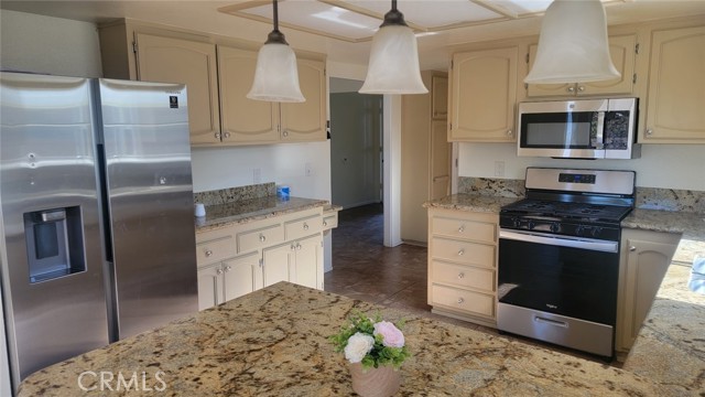 Detail Gallery Image 6 of 32 For 26619 June Way, Hemet,  CA 92544 - 3 Beds | 2 Baths