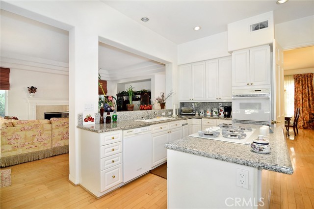 25339 Prado De Los Arboles, Calabasas CA: https://media.crmls.org/medias/4f02f00c-a30d-45e7-a98d-3e29a40db474.jpg