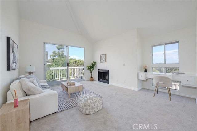 20251 Cape Coral Lane, Huntington Beach CA: https://media.crmls.org/medias/4f0398f4-325e-4b58-b8dd-cc67b18ed073.jpg
