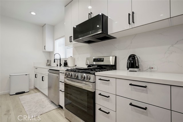 Detail Gallery Image 18 of 59 For 606 Galer Pl, Glendale,  CA 91206 - 4 Beds | 3 Baths