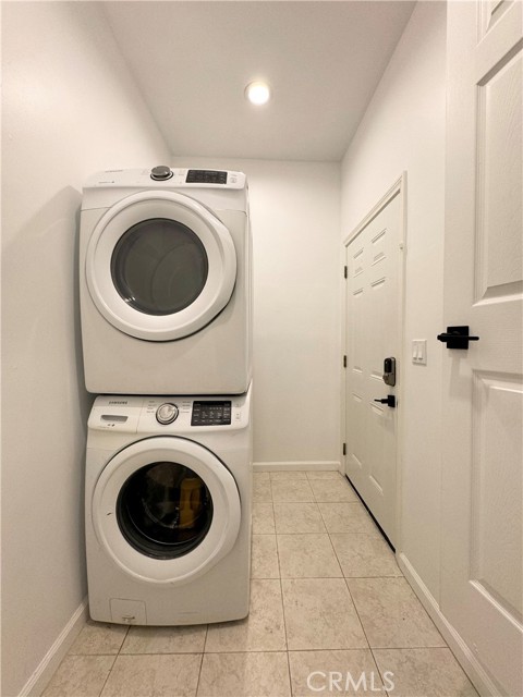 813 W Beach Avenue, Inglewood CA: https://media.crmls.org/medias/4f04506d-83e0-41ce-b156-c818d9bfb691.jpg