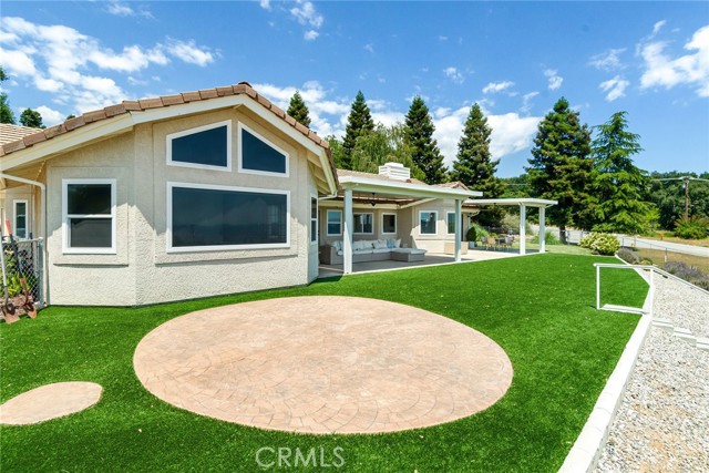 13288 Oak Crest Drive, Yucaipa CA: https://media.crmls.org/medias/4f05d0bb-5626-421c-9628-a1cbeca3e426.jpg