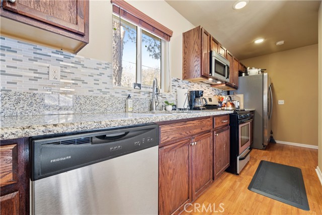 Detail Gallery Image 11 of 30 For 5450 Heath Creek Dr, Wrightwood,  CA 92397 - 3 Beds | 2 Baths