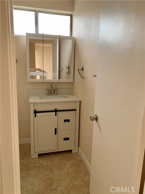 8818 Keremeos Way, San Diego CA: https://media.crmls.org/medias/4f07390e-8291-4bcb-9ba5-667f229eed09.jpg